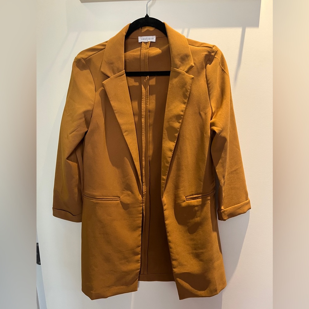 Vestique The Adair Blazer camel tan
Size small